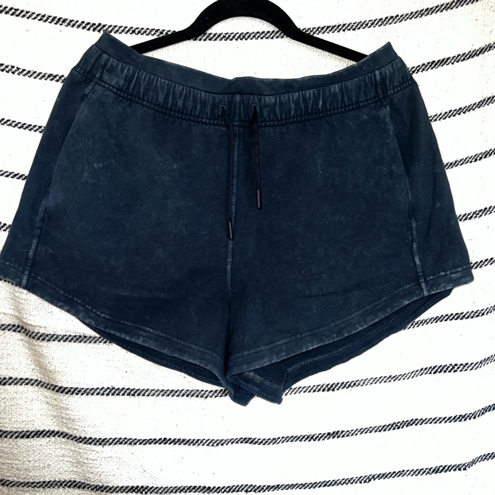 LULULEMON- Inner Glow High-Rise Short 3"-sz 10 special edition dye wash/finish